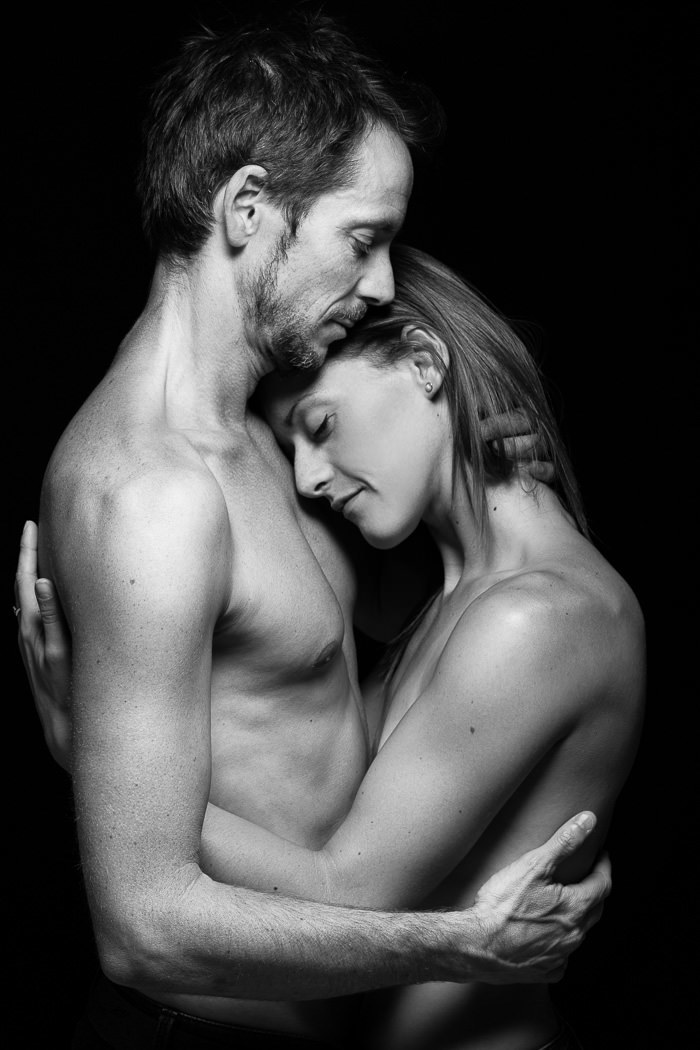 Shooting photo de couple nu en studio